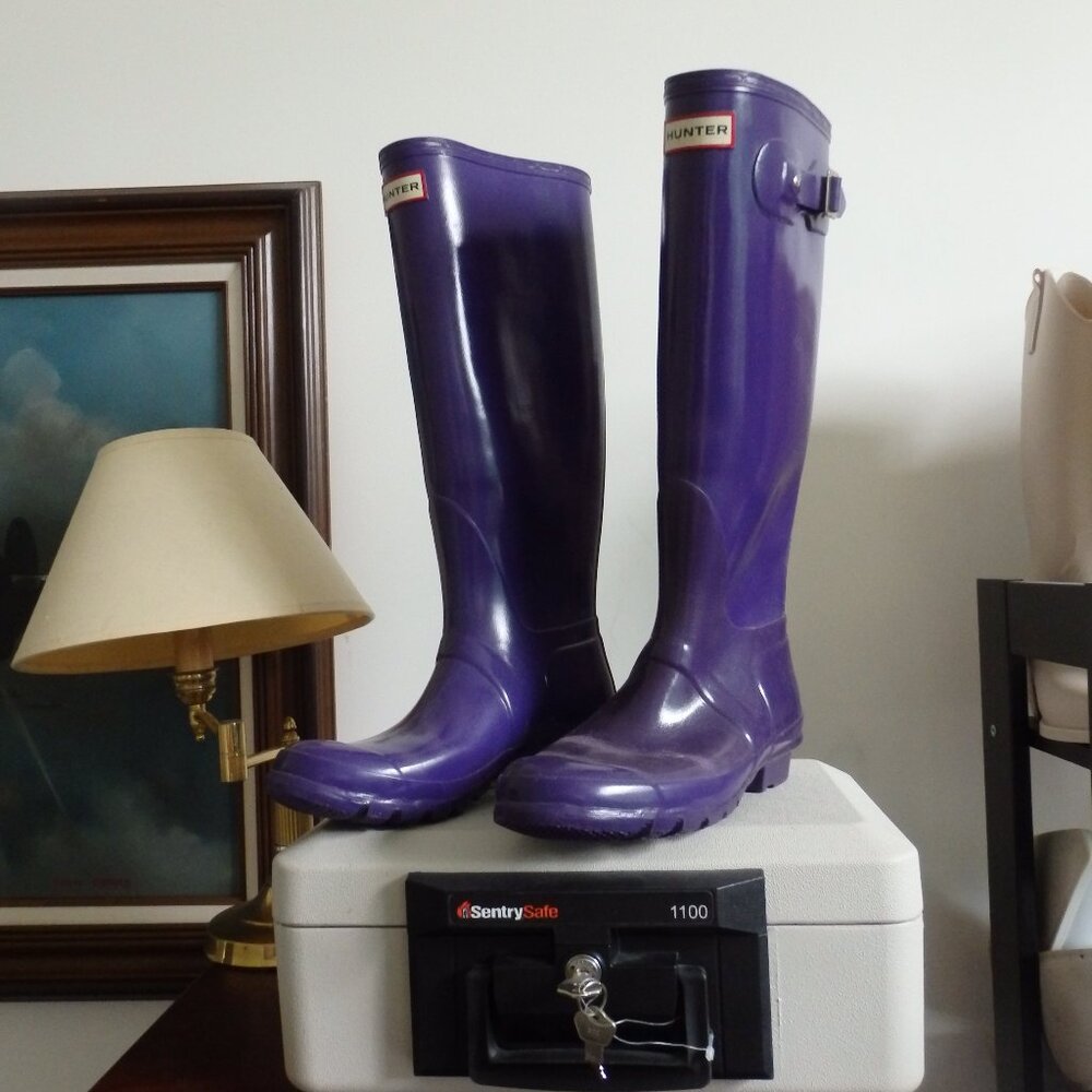 Tall HUNTER PURPLE rain boots wellies size 9